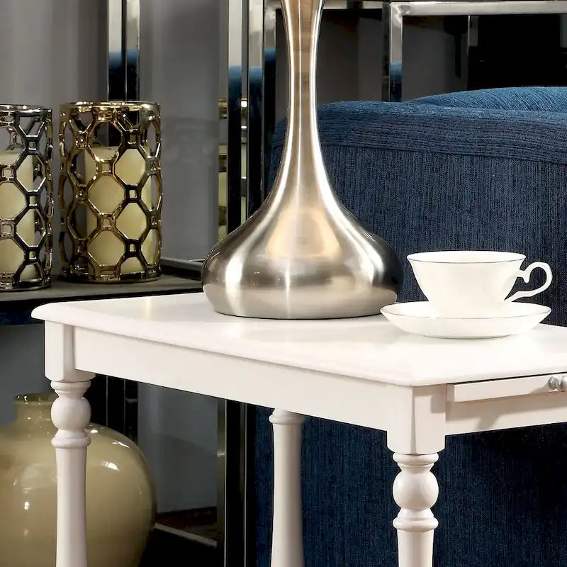 Tavolino Quam Farmhouse bianco da 63,5 cm in legno massello con 1 ripiano