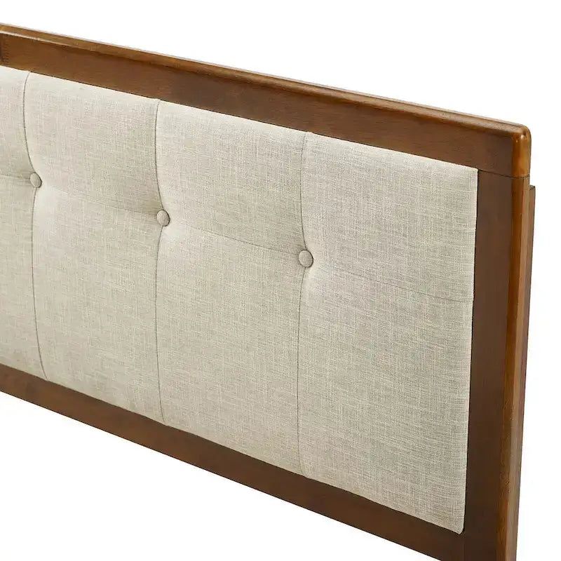 Testiera a pannelli trapuntata in tessuto beige tradizionale, con cornice in legno di noce, misura Queen size